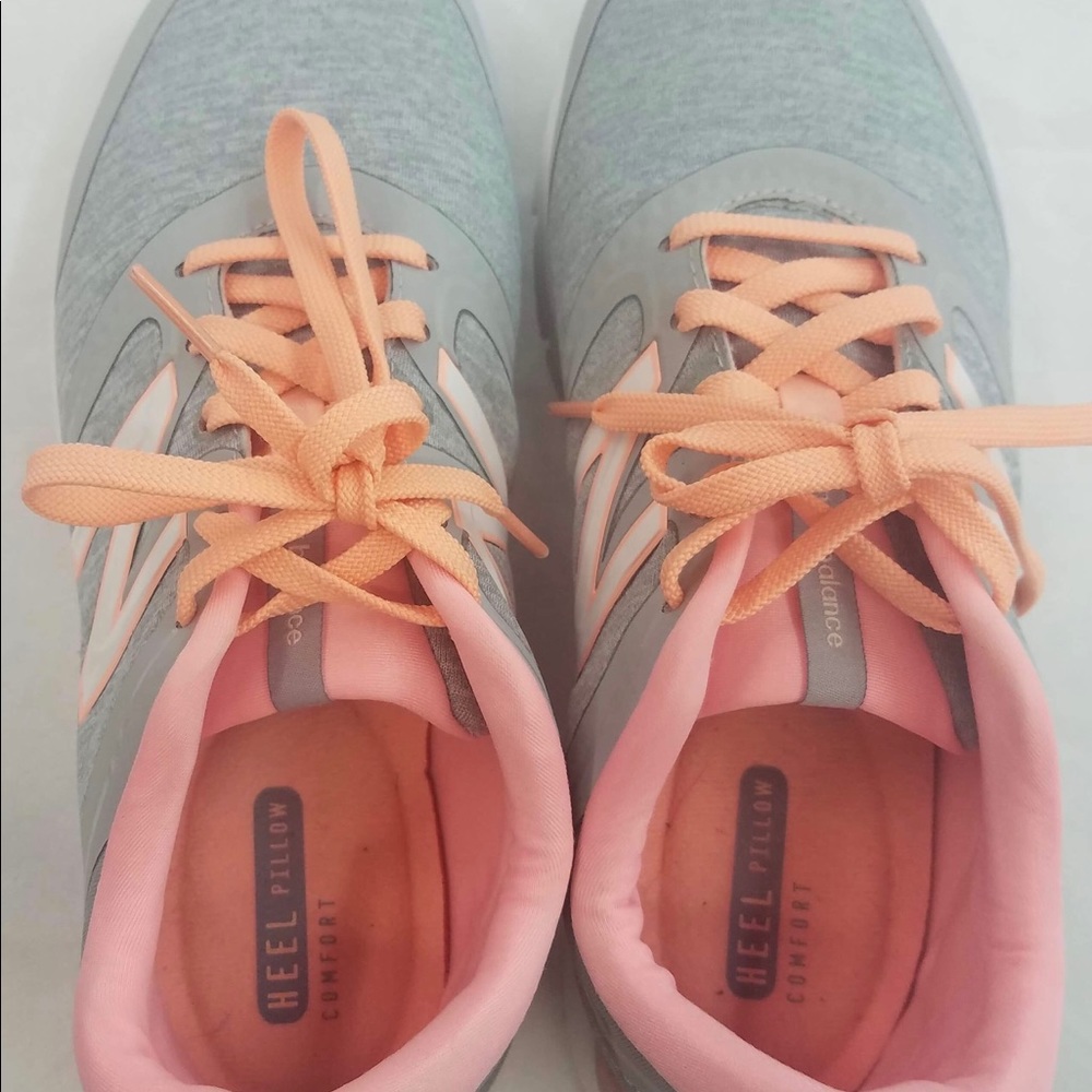 New balance tennis shoes